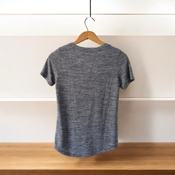 Women’s Athleta Short Sleeve V Neck Shirt! XS! - Picture 2 of 5
